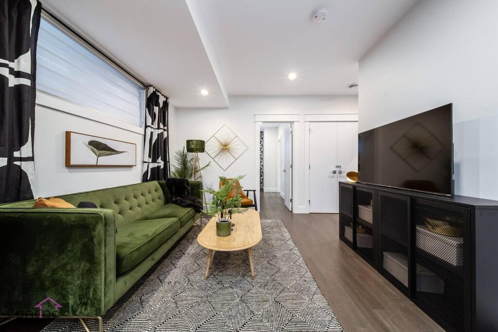 La Maison, Near University & Dt, 2br Bsmt Suite, King Bed! * Edmonton